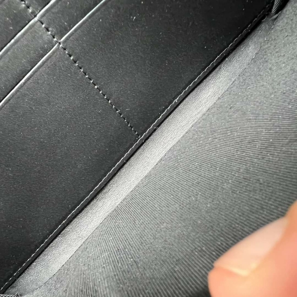 100% Authentic CHANEL Patent Leather Wallet - Picture 11 of 14